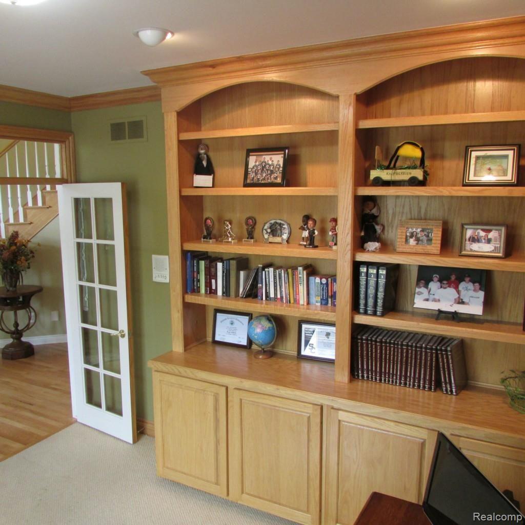1563 Elcroft Court Rochester, MI 48307 - Photo 10 of 52 OFFICE 2.jpg