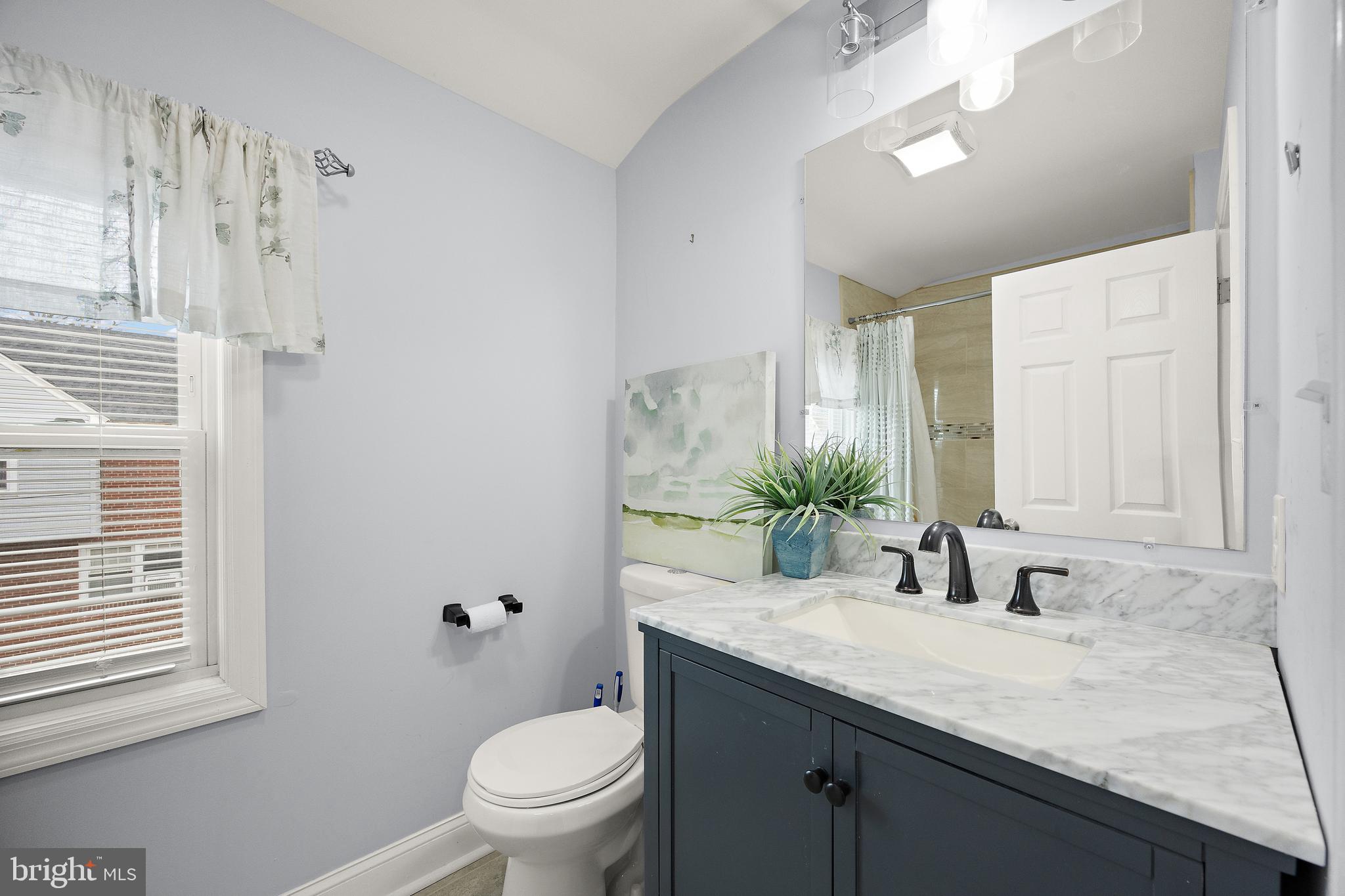 2923 North Van Buren Street Wilmington, DE 19802 - Photo 19 of 22 Hall bath - Full