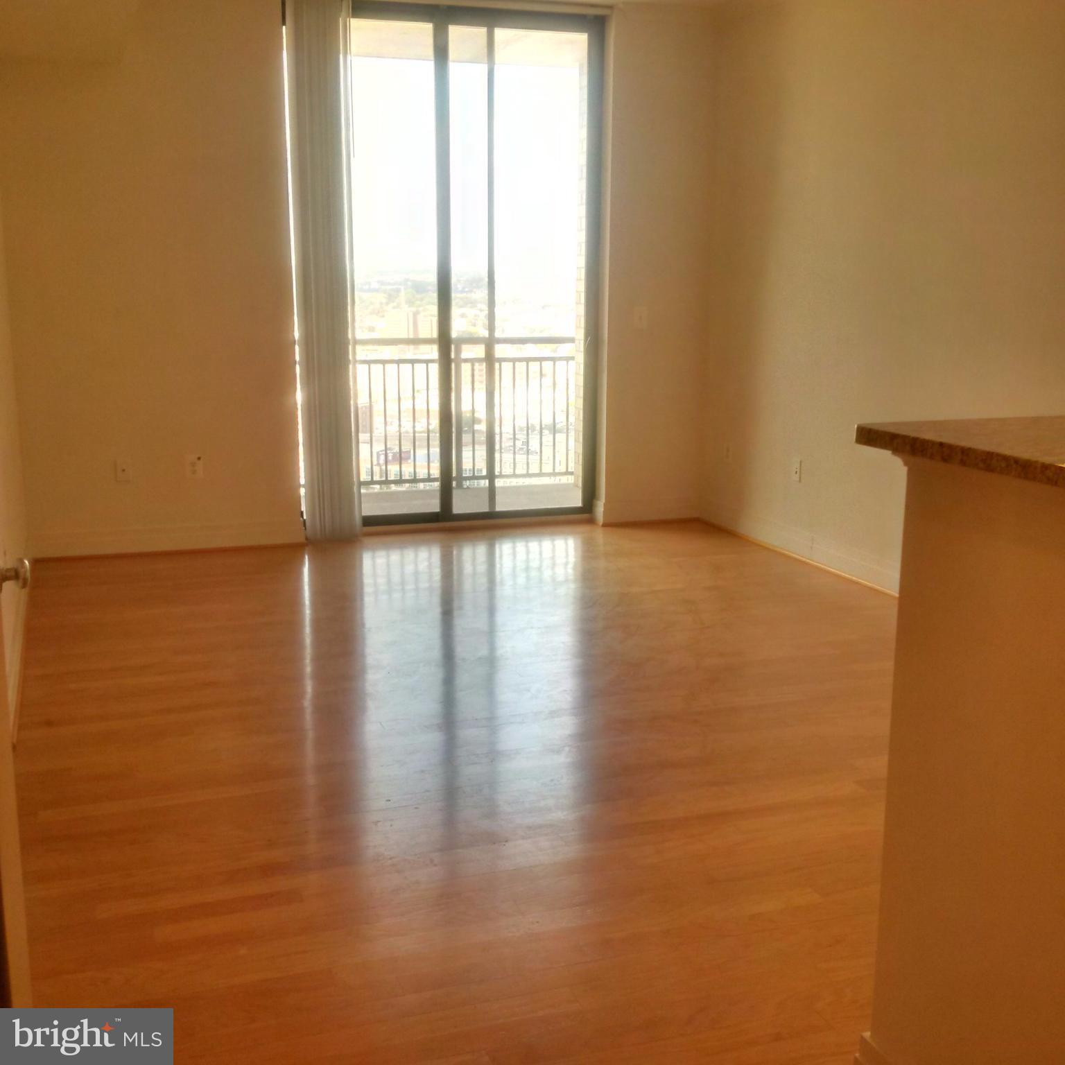 414 Water Street, Unit 3006 Baltimore, MD 21202 - Photo 11 of 14 Living/Dining to Balcony -