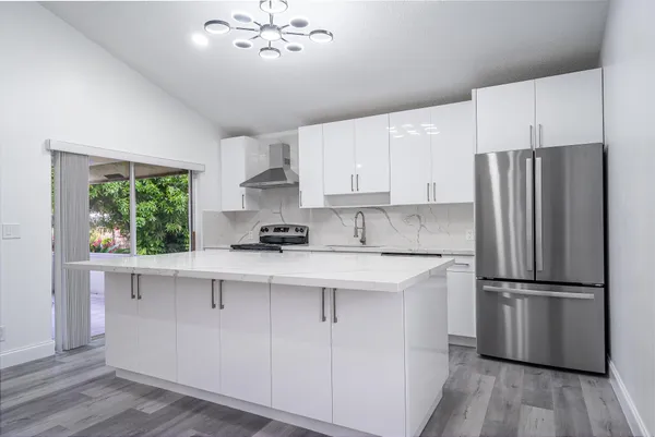 $4,975 | 5140 Northwest 5th Avenue, Boca Raton, FL 33487