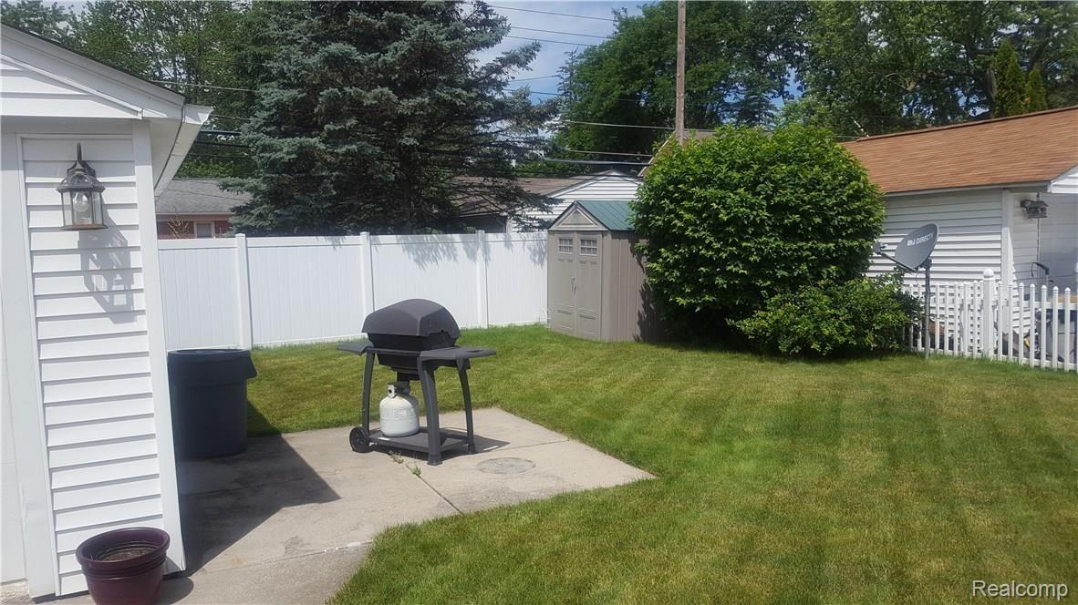 9807 Merriman Road Livonia, MI 48150 - Photo 26 of 26 20180621_115817.jpg
