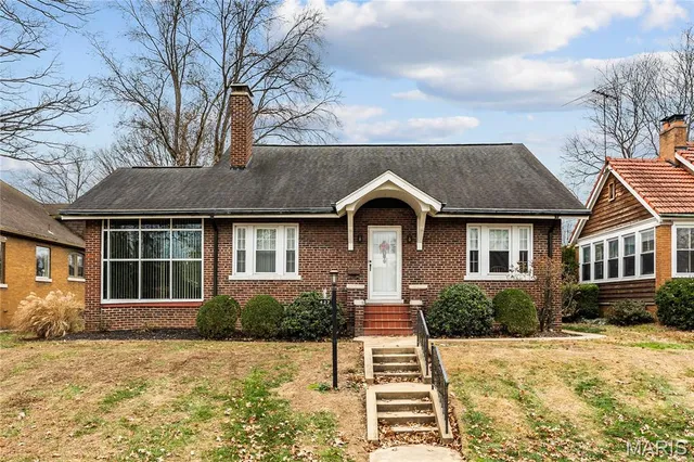 $214,900 | 427 South Douglas Avenue, Belleville, IL 62220