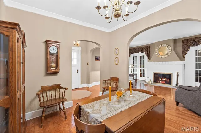 $214,900 | 427 South Douglas Avenue, Belleville, IL 62220