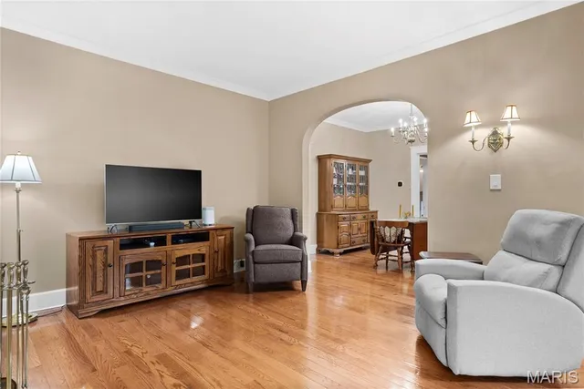 $214,900 | 427 South Douglas Avenue, Belleville, IL 62220