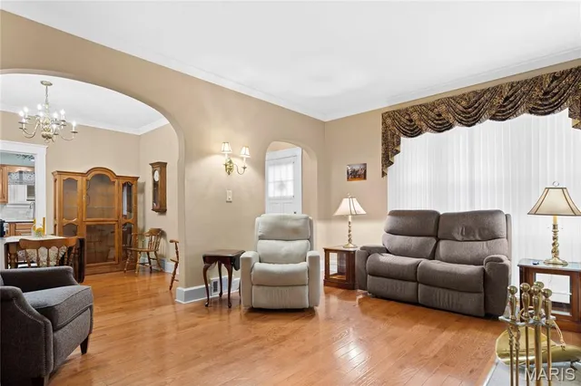 $214,900 | 427 South Douglas Avenue, Belleville, IL 62220