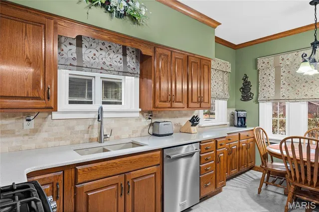 $214,900 | 427 South Douglas Avenue, Belleville, IL 62220