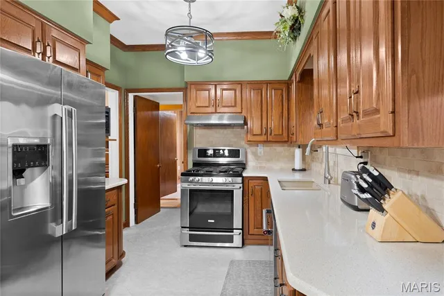 $214,900 | 427 South Douglas Avenue, Belleville, IL 62220