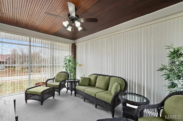 $214,900 | 427 South Douglas Avenue, Belleville, IL 62220