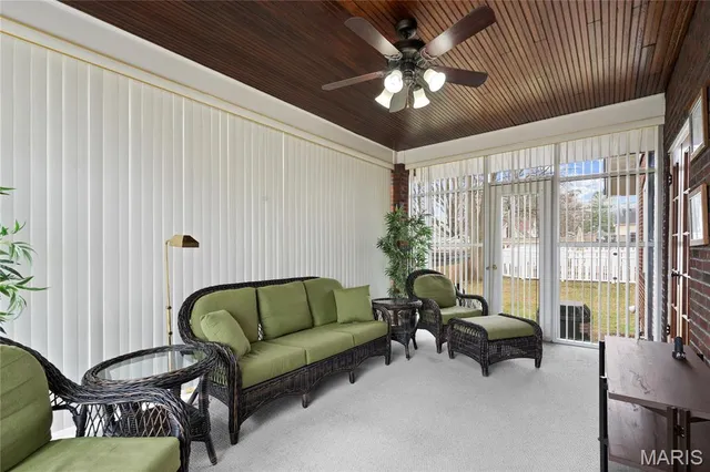 $214,900 | 427 South Douglas Avenue, Belleville, IL 62220