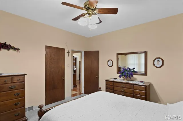 $214,900 | 427 South Douglas Avenue, Belleville, IL 62220