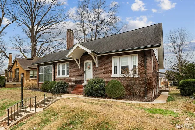 $214,900 | 427 South Douglas Avenue, Belleville, IL 62220