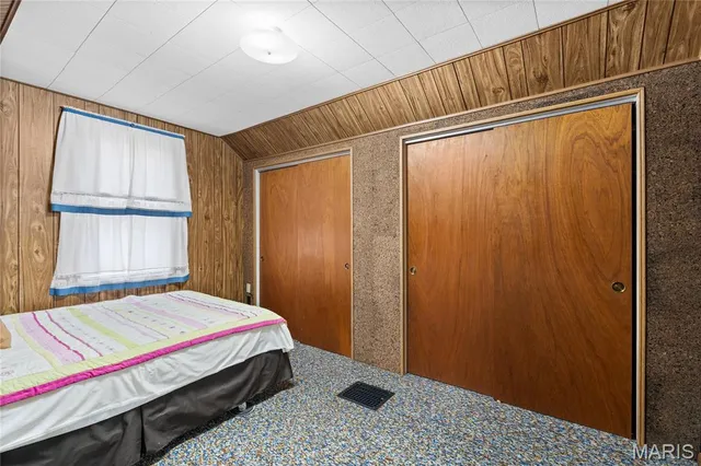 $214,900 | 427 South Douglas Avenue, Belleville, IL 62220