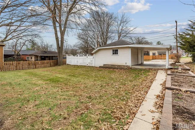 $214,900 | 427 South Douglas Avenue, Belleville, IL 62220