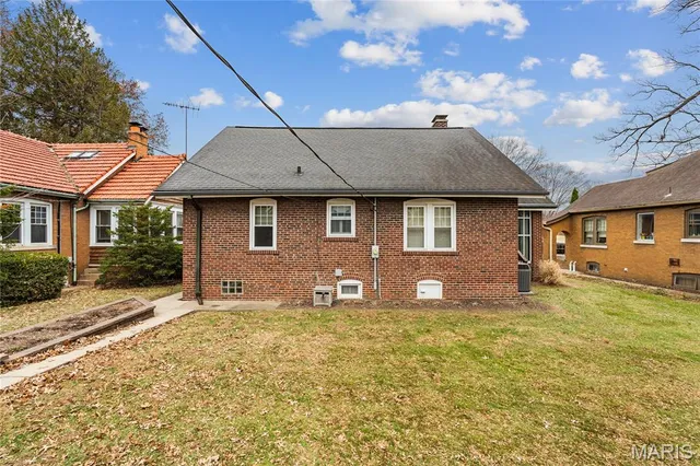 $214,900 | 427 South Douglas Avenue, Belleville, IL 62220