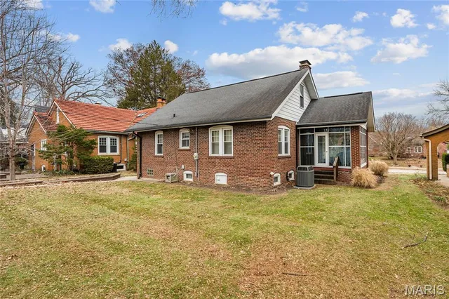 $214,900 | 427 South Douglas Avenue, Belleville, IL 62220