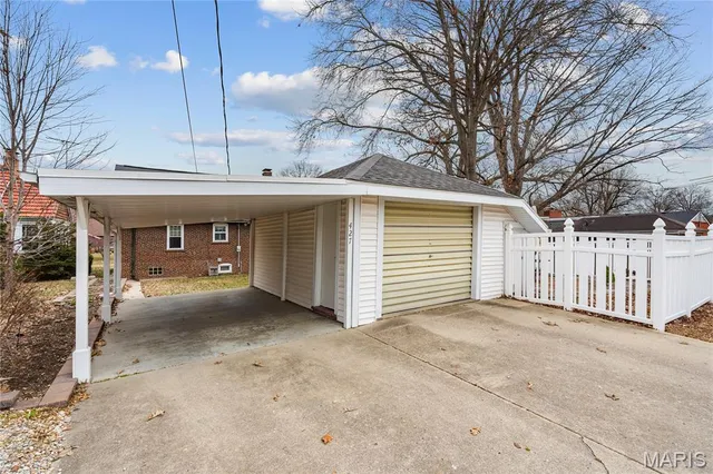 $214,900 | 427 South Douglas Avenue, Belleville, IL 62220