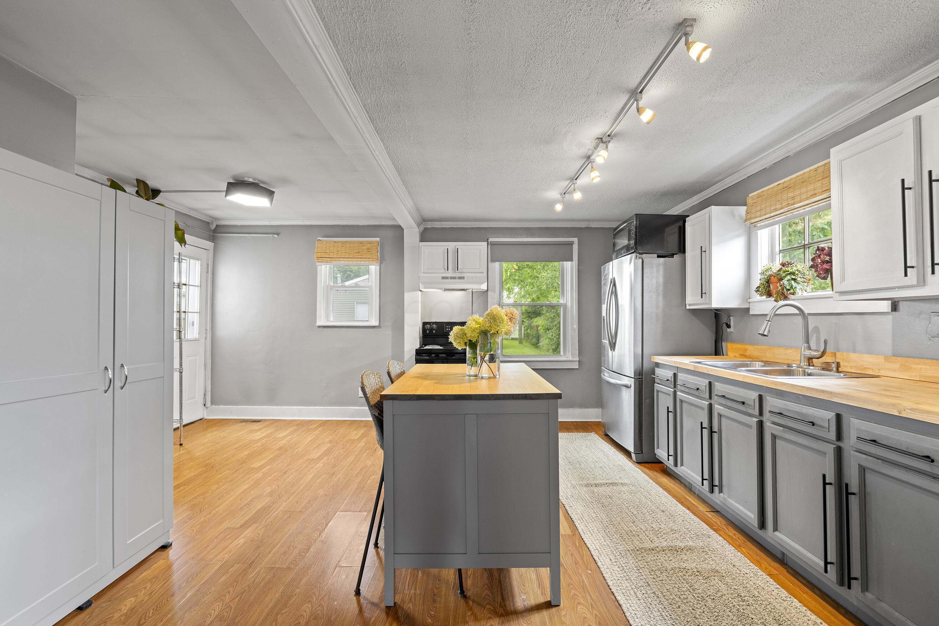 1815 Broadway Street Springfield, OH 45504 - Photo 10 of 42 Kitchen