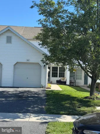 $1,695 | 102 Partridge Circle, Carlisle, PA 17013