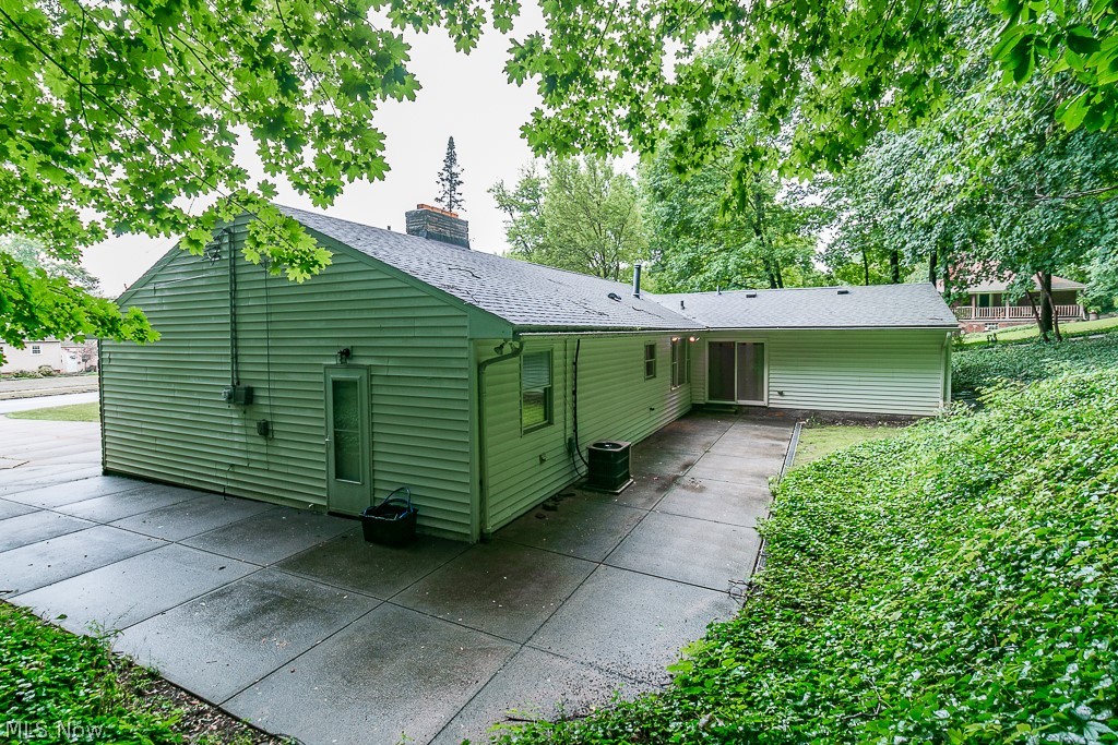 38036 Ridge Road Willoughby, OH 44094 - Photo 27 of 31