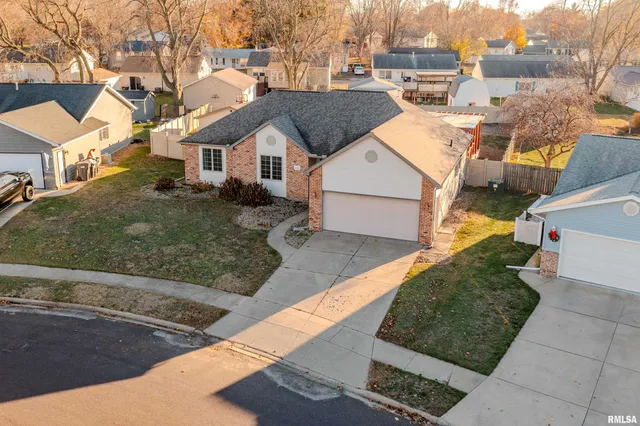 $319,900 | 2104 Marigold Drive, Pekin, IL 61554