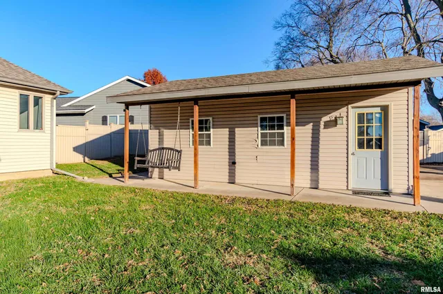 $319,900 | 2104 Marigold Drive, Pekin, IL 61554