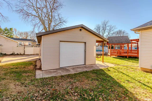 $319,900 | 2104 Marigold Drive, Pekin, IL 61554