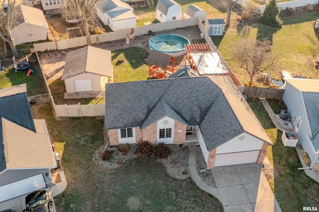 $319,900 | 2104 Marigold Drive, Pekin, IL 61554