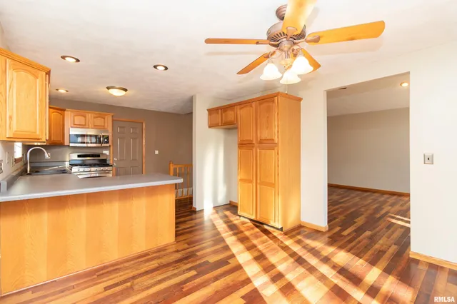 $319,900 | 2104 Marigold Drive, Pekin, IL 61554