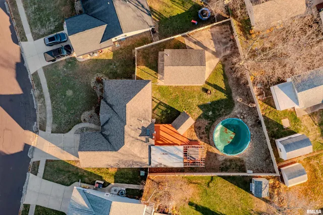 $319,900 | 2104 Marigold Drive, Pekin, IL 61554