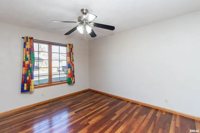 $319,900 | 2104 Marigold Drive, Pekin, IL 61554