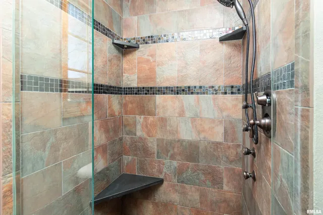 $319,900 | 2104 Marigold Drive, Pekin, IL 61554