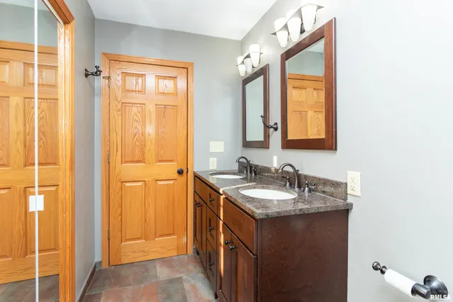 $319,900 | 2104 Marigold Drive, Pekin, IL 61554