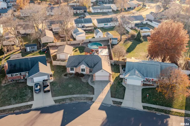 $319,900 | 2104 Marigold Drive, Pekin, IL 61554