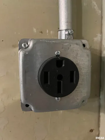 $319,900 | 2104 Marigold Drive, Pekin, IL 61554