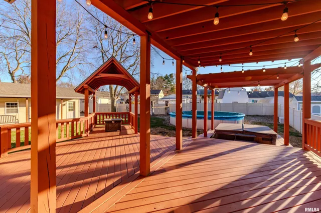 $319,900 | 2104 Marigold Drive, Pekin, IL 61554