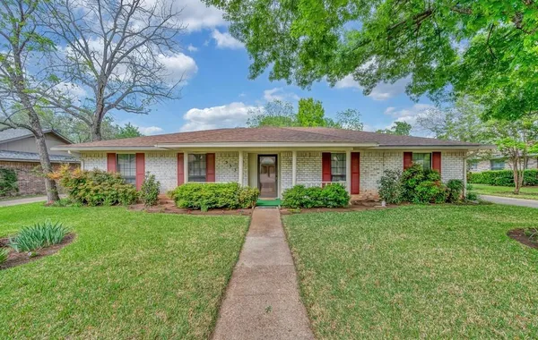 $324,900 | 533 Topeka Drive, Woodway, TX 76712