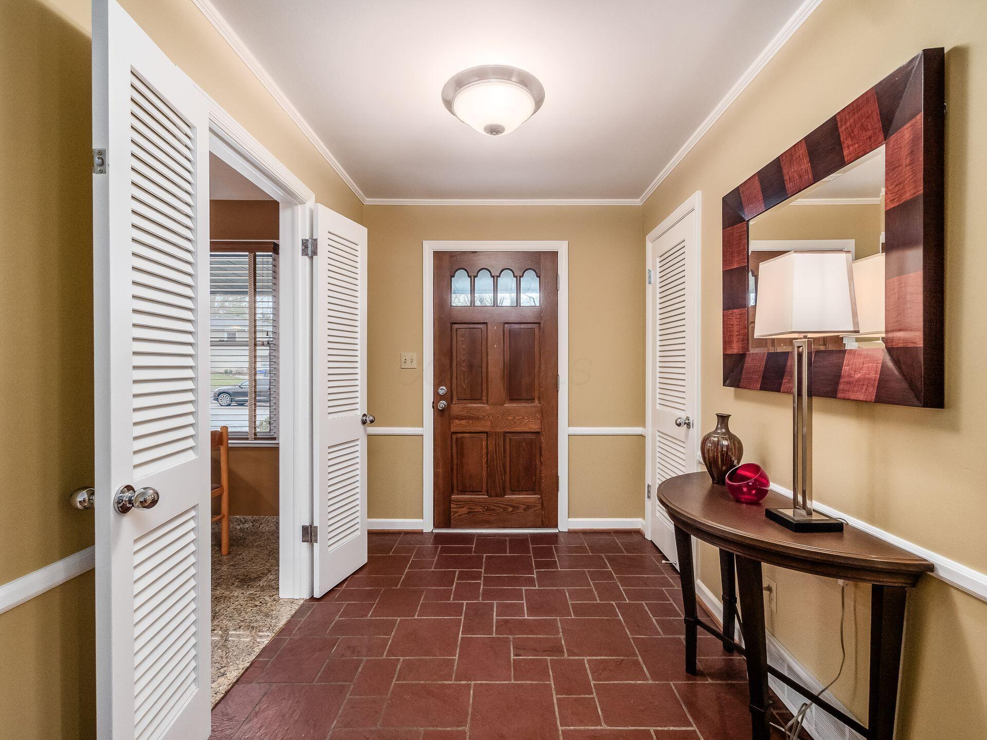 2080 Chardon Road Columbus, OH 43220 - Photo 8 of 115 Foyer