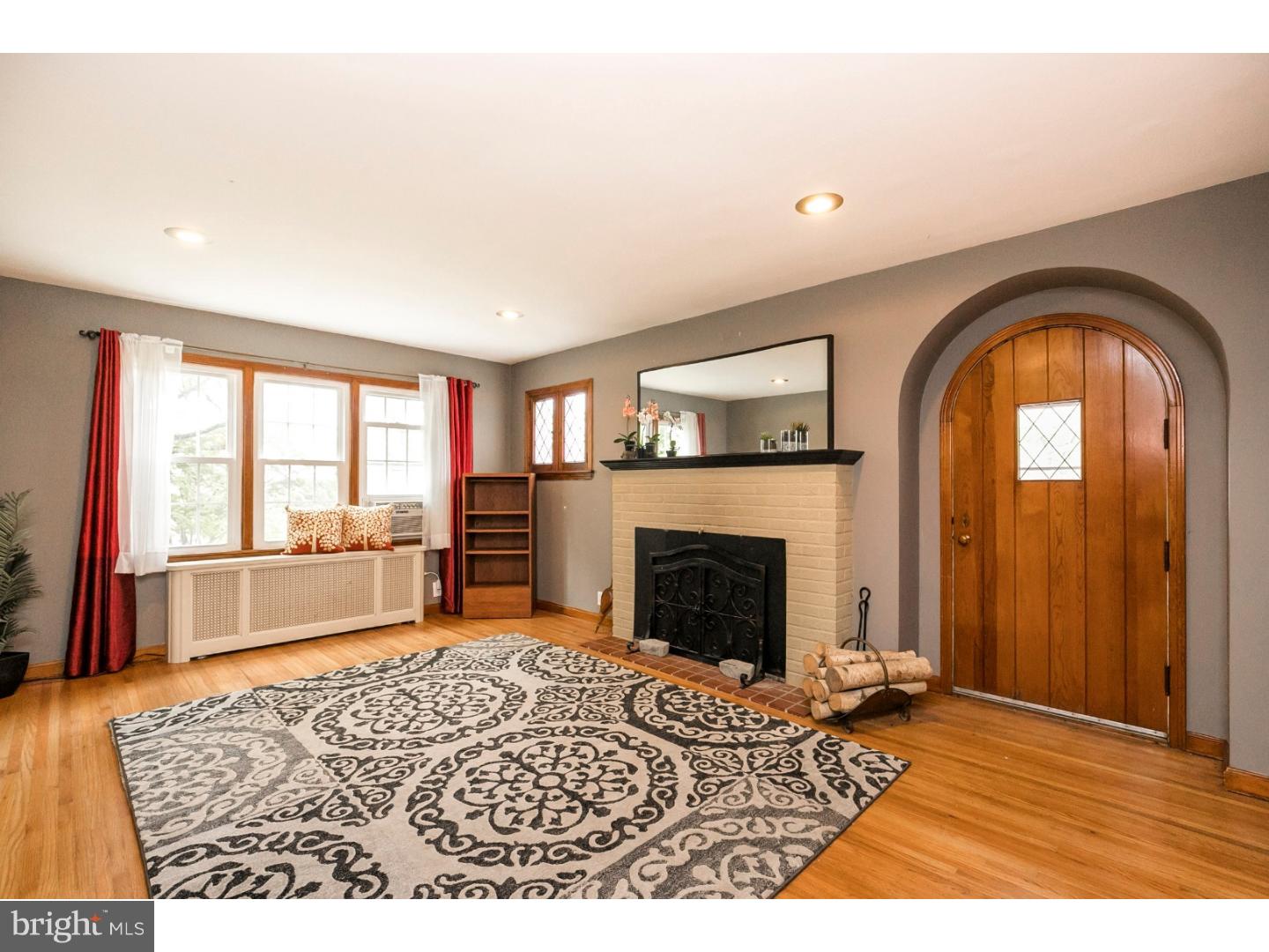 3210 Schuylkill Road Spring City, PA 19475 - Photo 5 of 21 Living Room