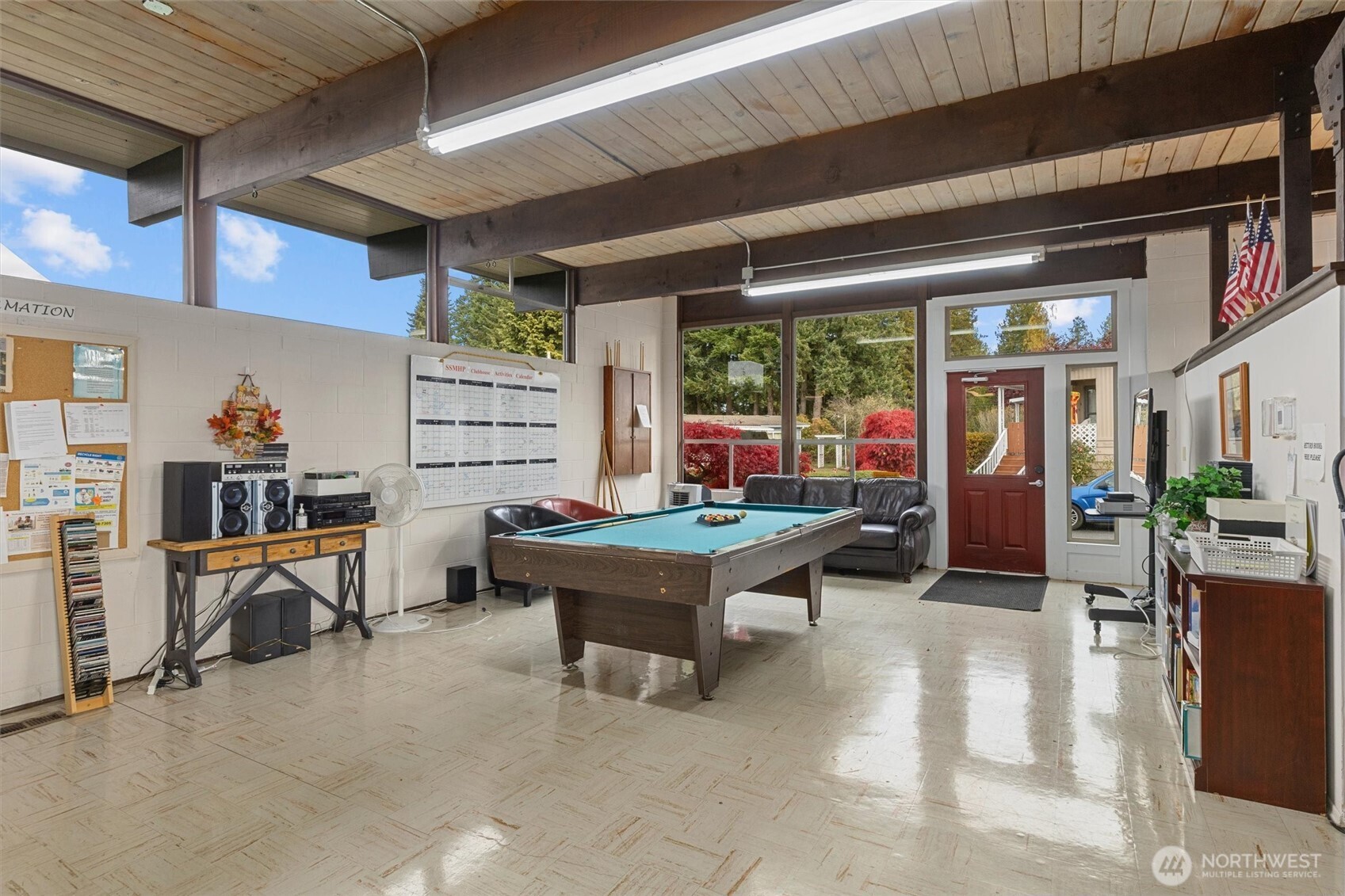 11622 Silver Lake Road, Unit 71 Everett, WA 98208 - Photo 32 of 35 a room with furniture and a large window