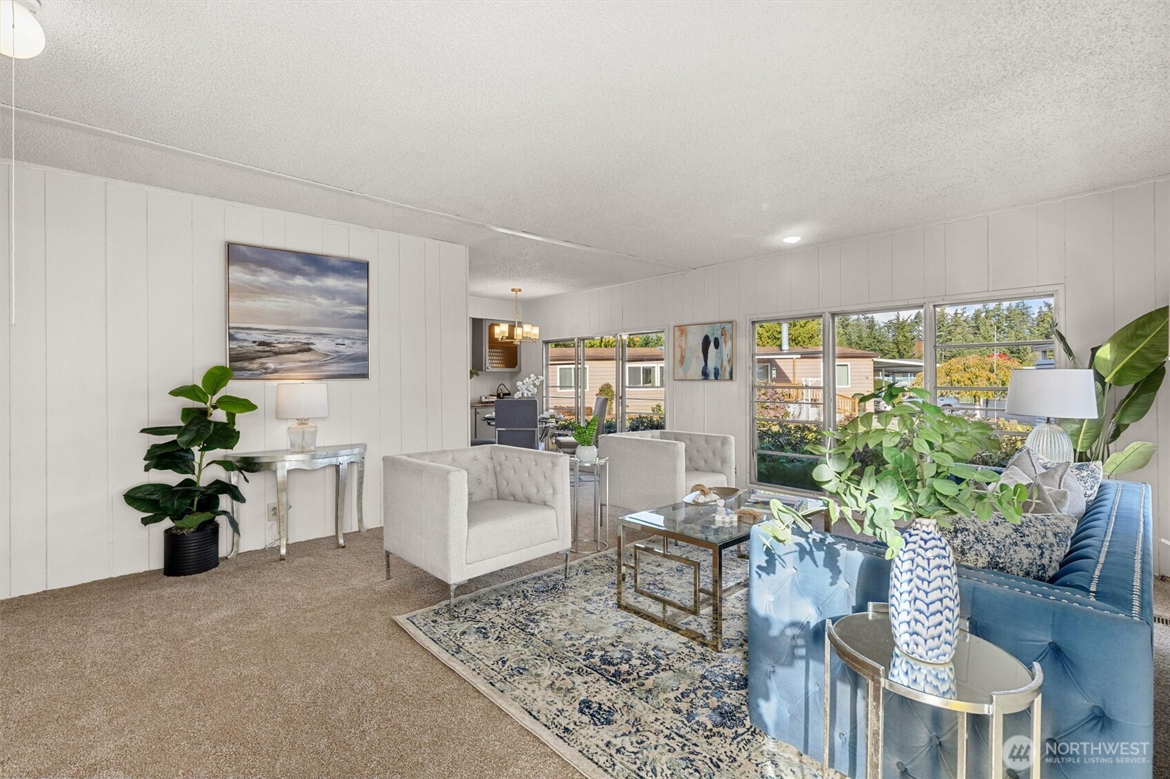 11622 Silver Lake Road, Unit 71 Everett, WA 98208 - Photo 4 of 35 a living room with furniture and a potted plant