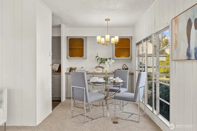 a view of a livingroom and dining room