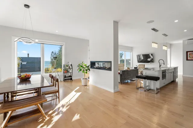 $1,600,000 | 29 Navy Street, Searsport, ME 04974