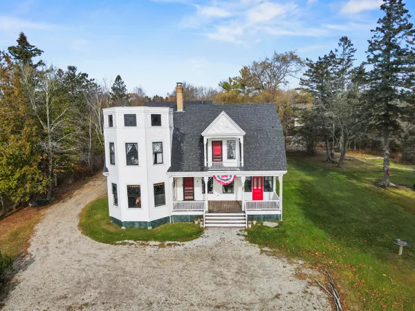 $1,600,000 | 29 Navy Street, Searsport, ME 04974