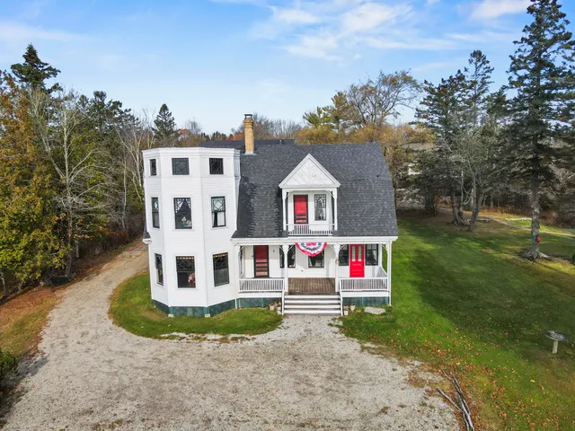 $1,700,000 | 29 Navy Street, Searsport, ME 04974
