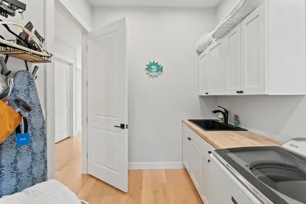 $1,250,000 | 29 Navy Street, Searsport, ME 04974