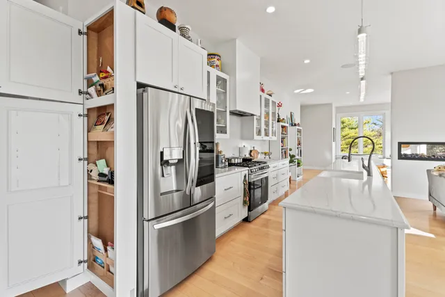 $1,700,000 | 29 Navy Street, Searsport, ME 04974