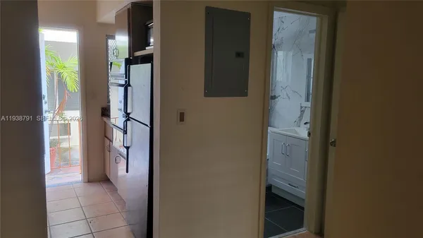 $1,650 | 1050 Pennsylvania Avenue, Unit 11, Miami Beach, FL 33139