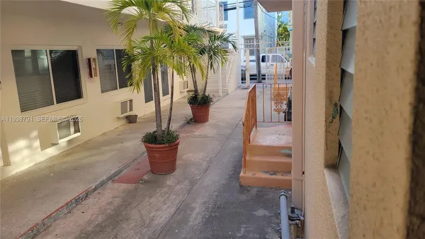 $1,650 | 1050 Pennsylvania Avenue, Unit 11, Miami Beach, FL 33139