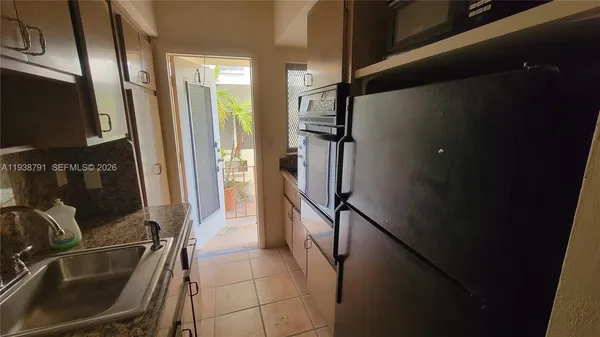 $1,650 | 1050 Pennsylvania Avenue, Unit 11, Miami Beach, FL 33139