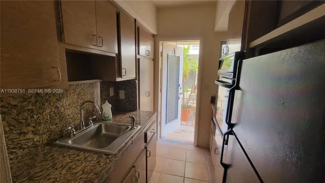 $1,900 | 1050 Pennsylvania Avenue, Unit 11, Miami Beach, FL 33139